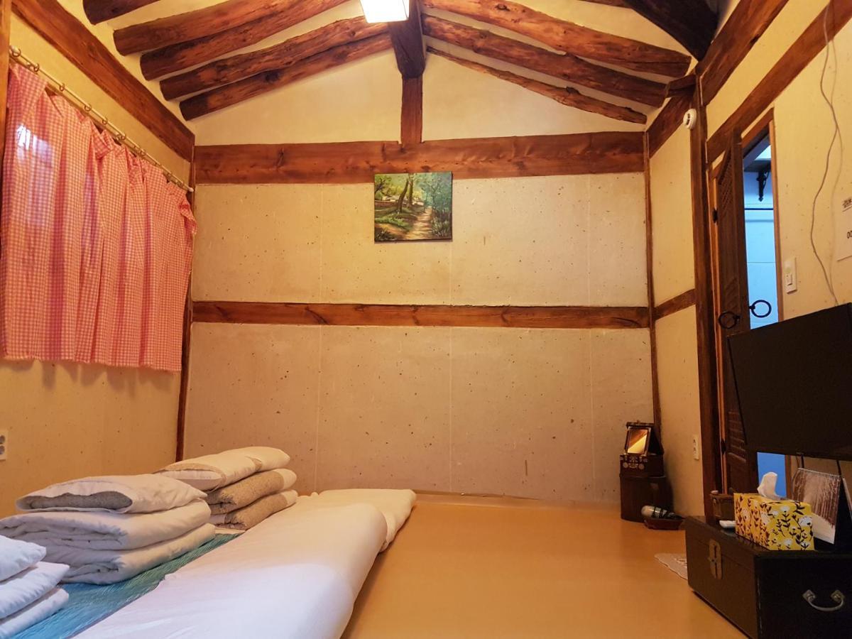 Gongsimga Hanok Guesthouse Сеул Екстер'єр фото