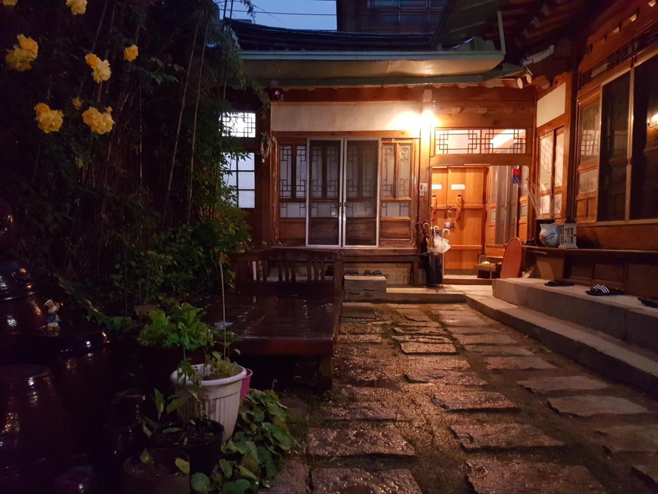 Gongsimga Hanok Guesthouse Сеул Екстер'єр фото