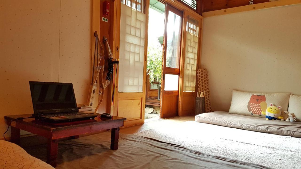 Gongsimga Hanok Guesthouse Сеул Екстер'єр фото